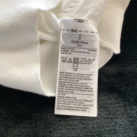 Banana Republic women’s, small, white, long sleeved, pullover sweater - Picture 5 of 10